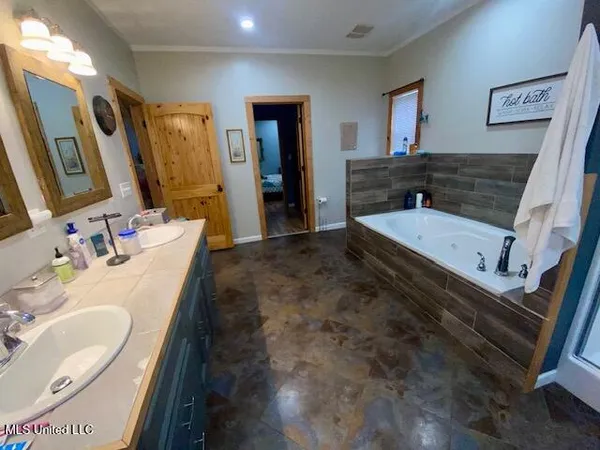 $379,500 | 2171 Emerald Lane, Magnolia, MS 39652