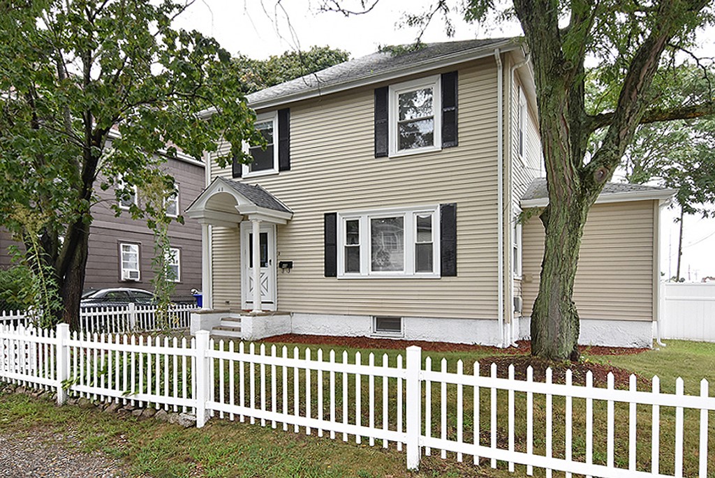 48 Dodge Street Pawtucket, RI 02860 - Photo 2 of 8