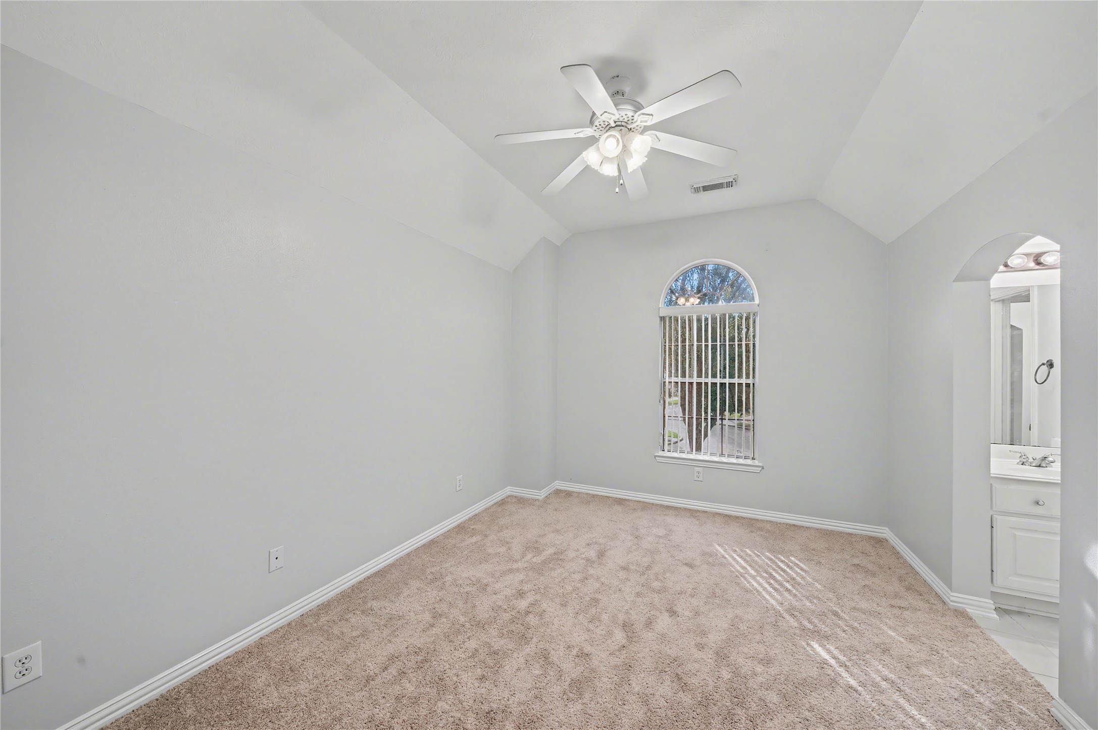 5403 Emerald Pointe Lane Sugar Land, TX 77479 - Photo 42 of 50 an empty room with windows and fan