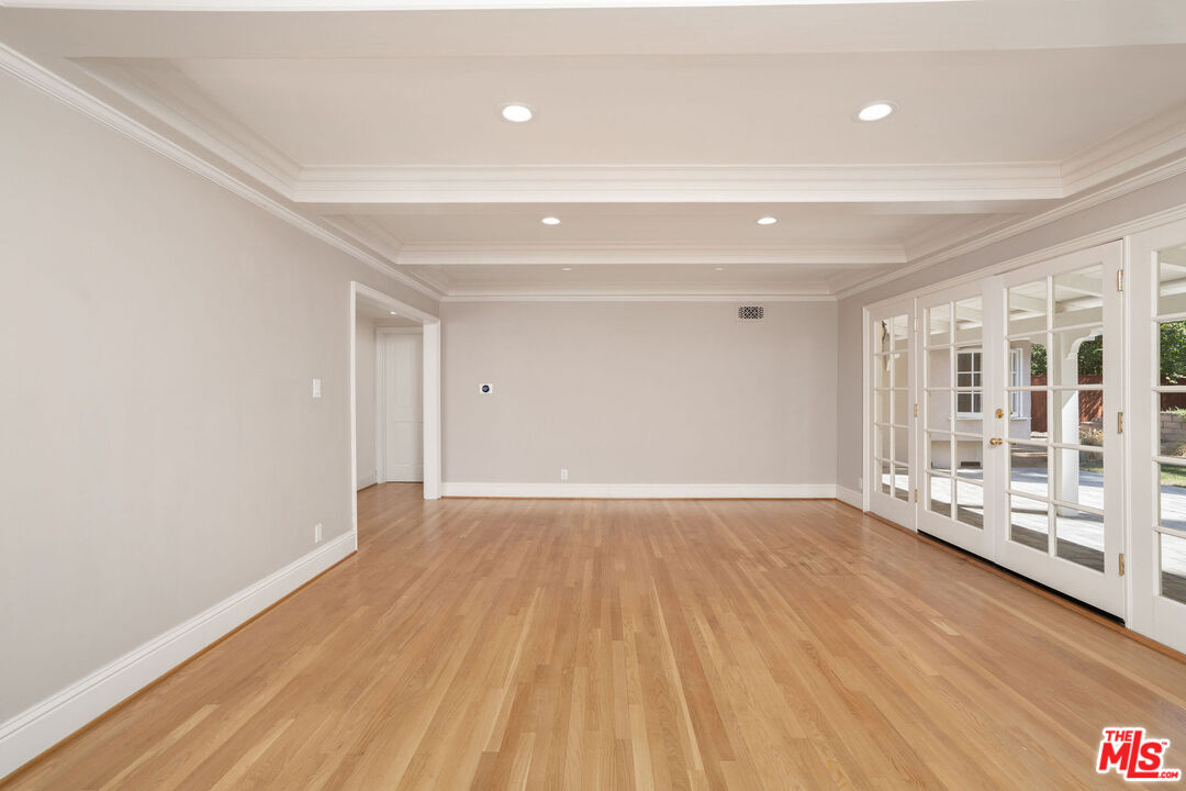 5360 Bothwell Road Tarzana, CA 91356 - Photo 9 of 22