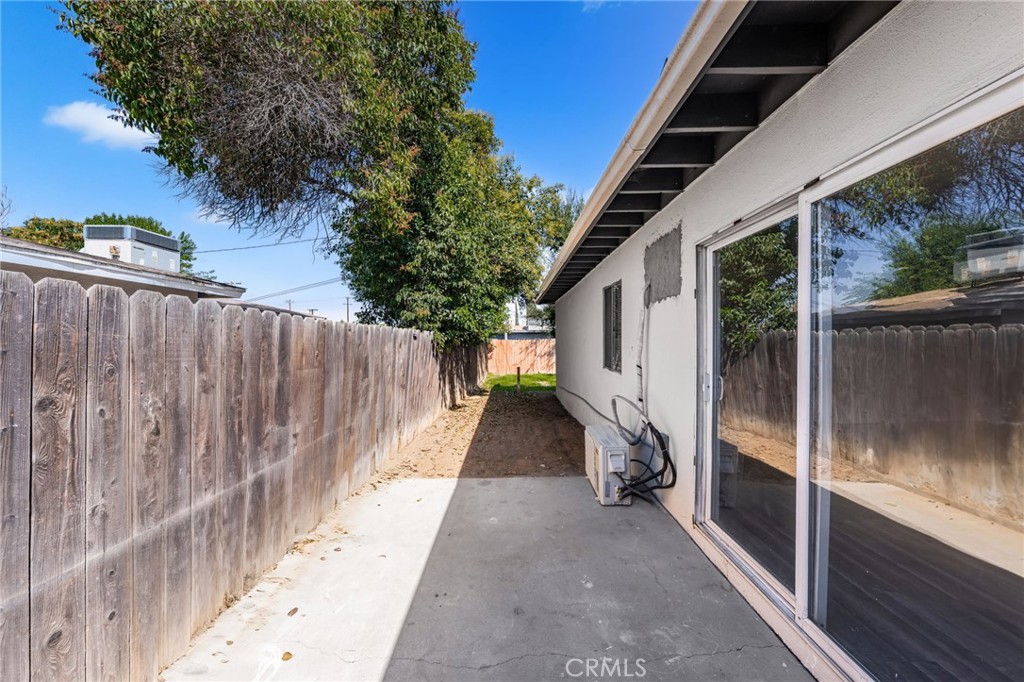 2121 Down Street Riverside, CA 92507 - Photo 21 of 75