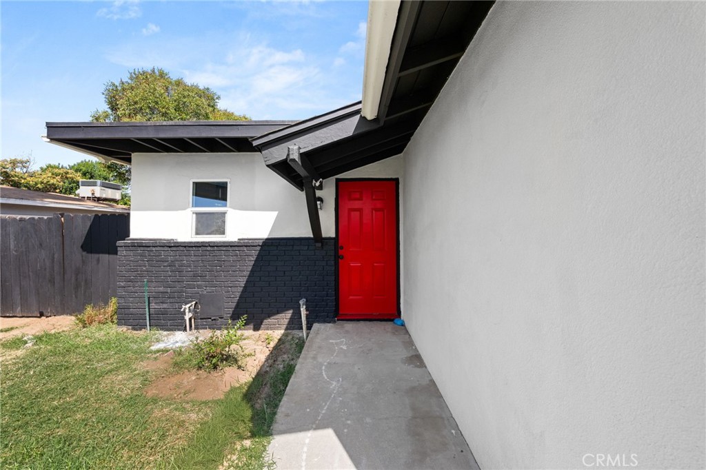 2121 Down Street Riverside, CA 92507 - Photo 4 of 75