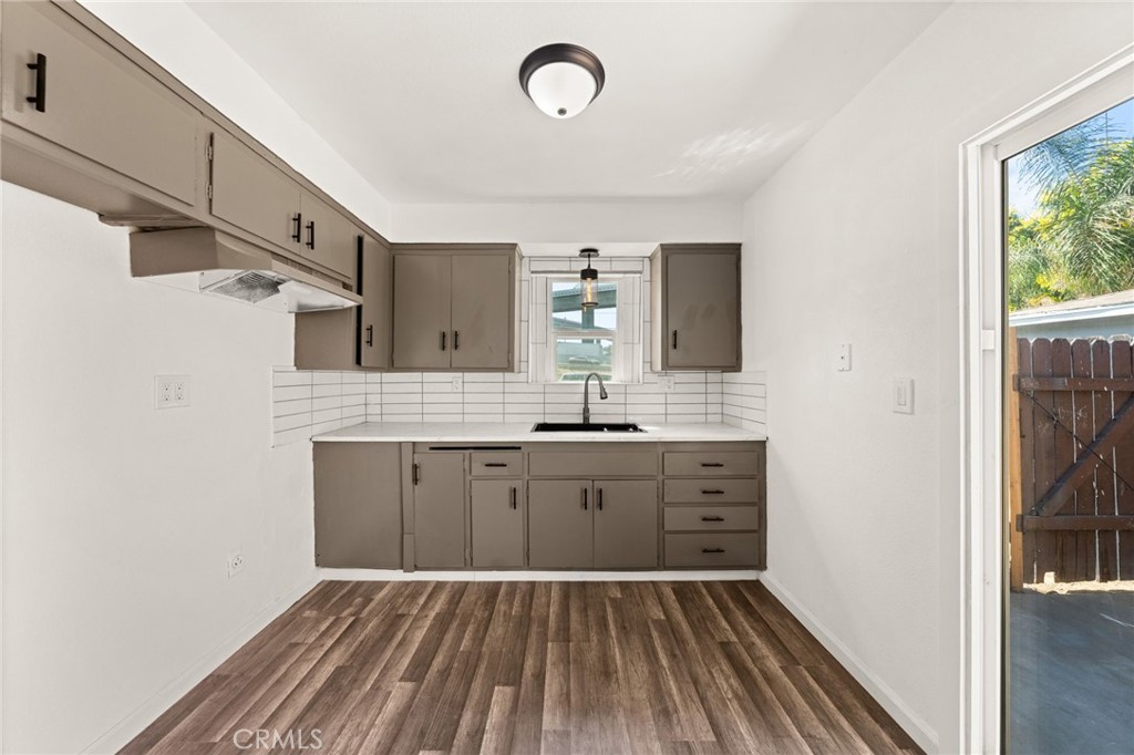 2121 Down Street Riverside, CA 92507 - Photo 5 of 75