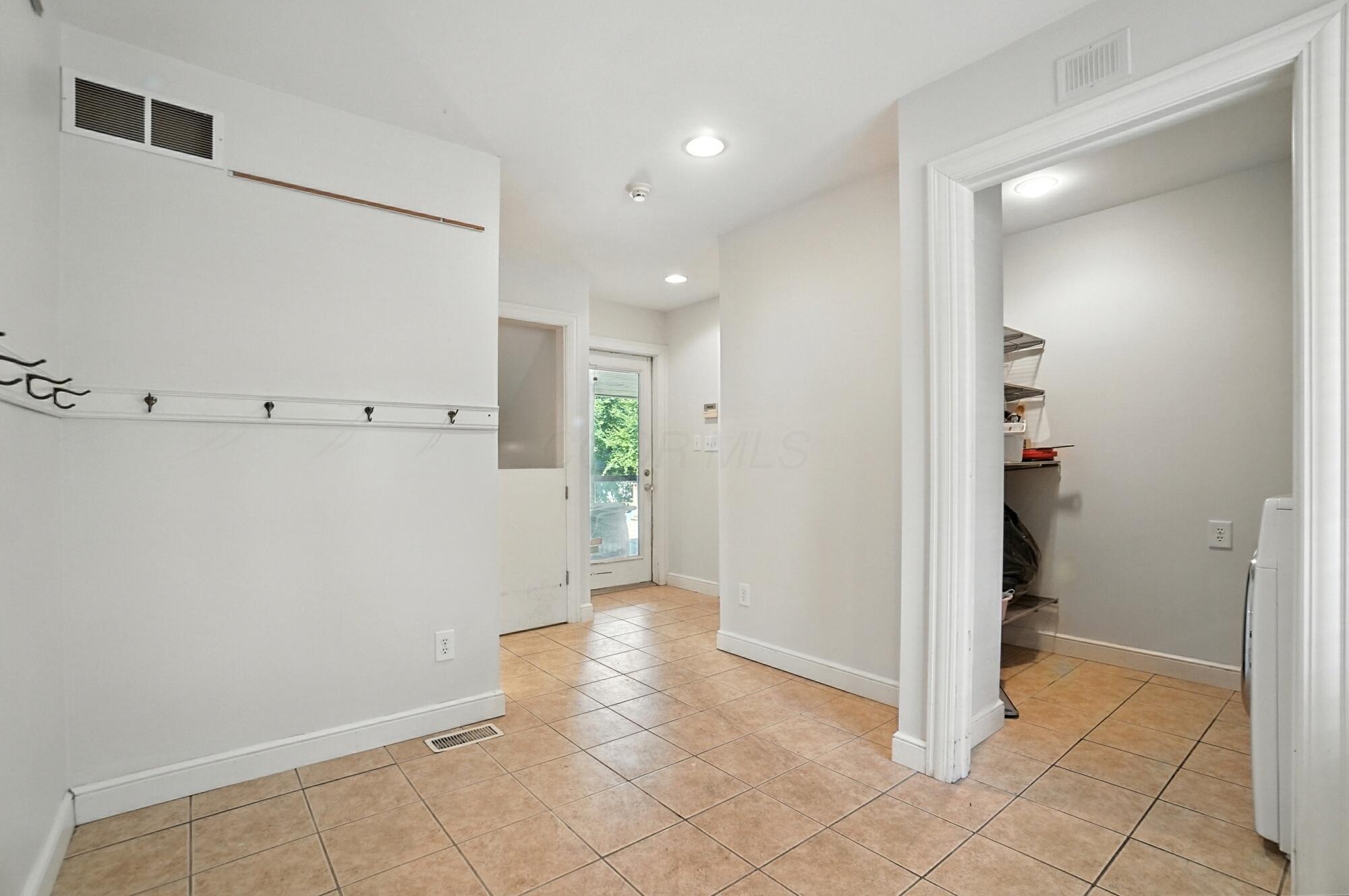 3885 Woodbridge Road Columbus, OH 43220 - Photo 50 of 158 047