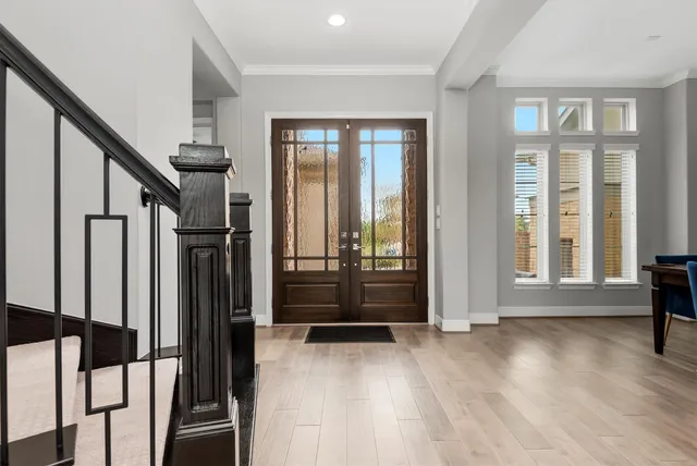 a view of an entryway with livingroom