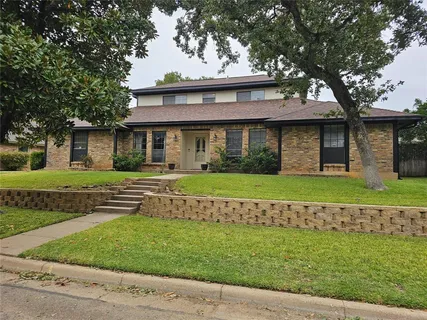 $434,000 | 4105 Woodcastle Court, Arlington, TX 76016