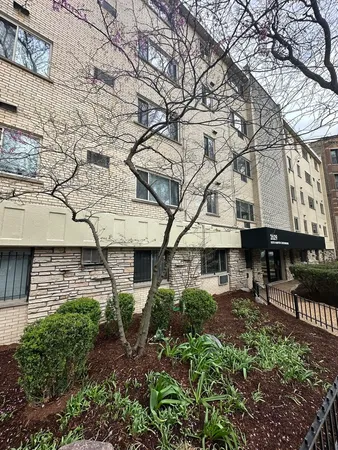 $1,675 | 2629 North Hampden Court, Unit 212, Chicago, IL 60614