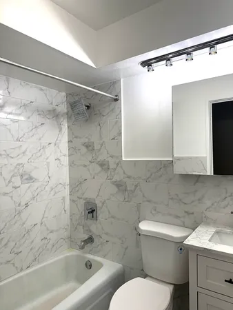 $1,675 | 2629 North Hampden Court, Unit 212, Chicago, IL 60614