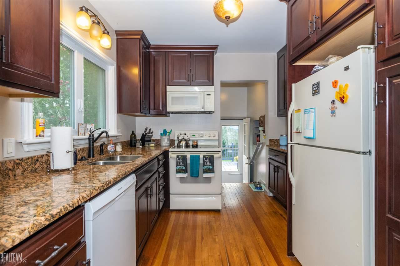 3043 Bathurst Avenue Rochester, MI 48309 - Photo 7 of 21 50023716-6.JPG