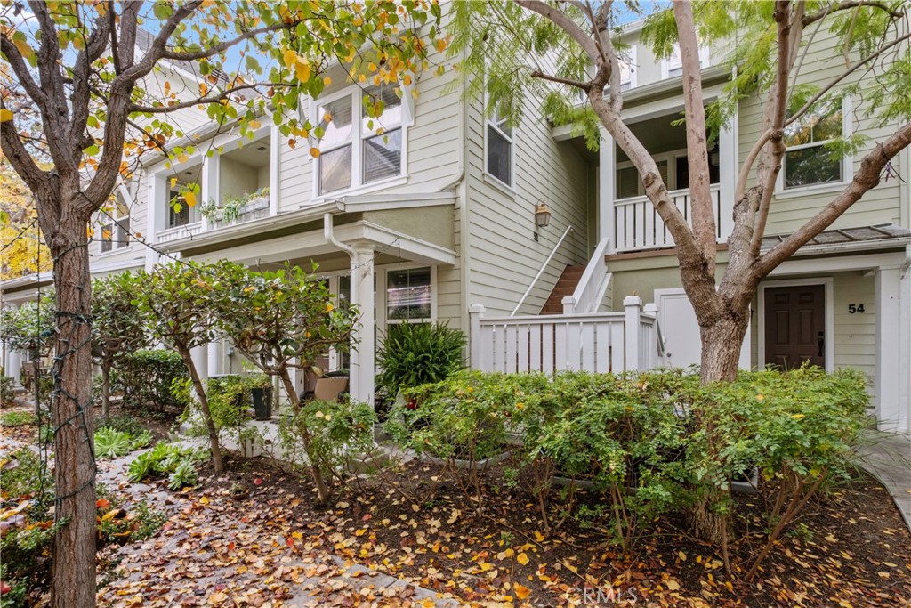 52 Valmont Way Ladera Ranch, CA 92694 - Photo 4 of 59 front view of a house with a yard