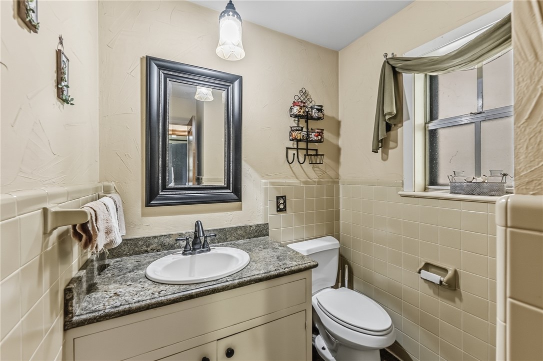 1100 Broadmoor Drive Bryan, TX 77802 - Photo 27 of 48 Downstairs Half Bath