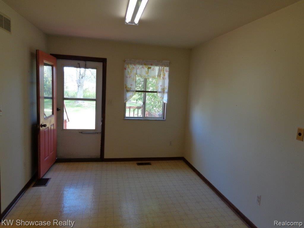 4272 Bullard Road Hartland, MI 48353 - Photo 18 of 46 DSC02178.jpg