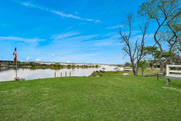 $1,495 | 17111 River Road, Unit A, Channelview, TX 77530