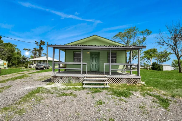$1,495 | 17111 River Road, Unit A, Channelview, TX 77530