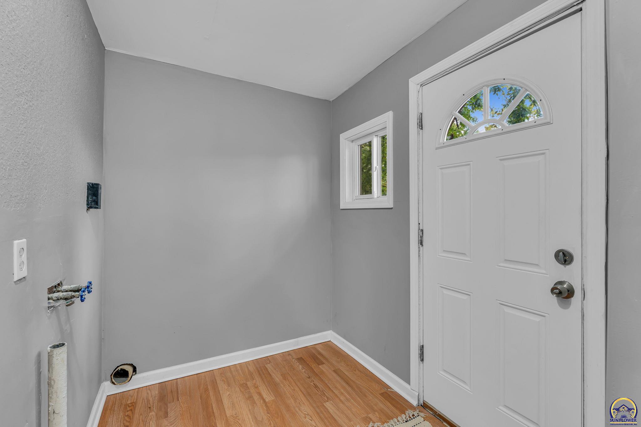 731 Southwest Lincoln Street Topeka, KS 66606 - Photo 9 of 28