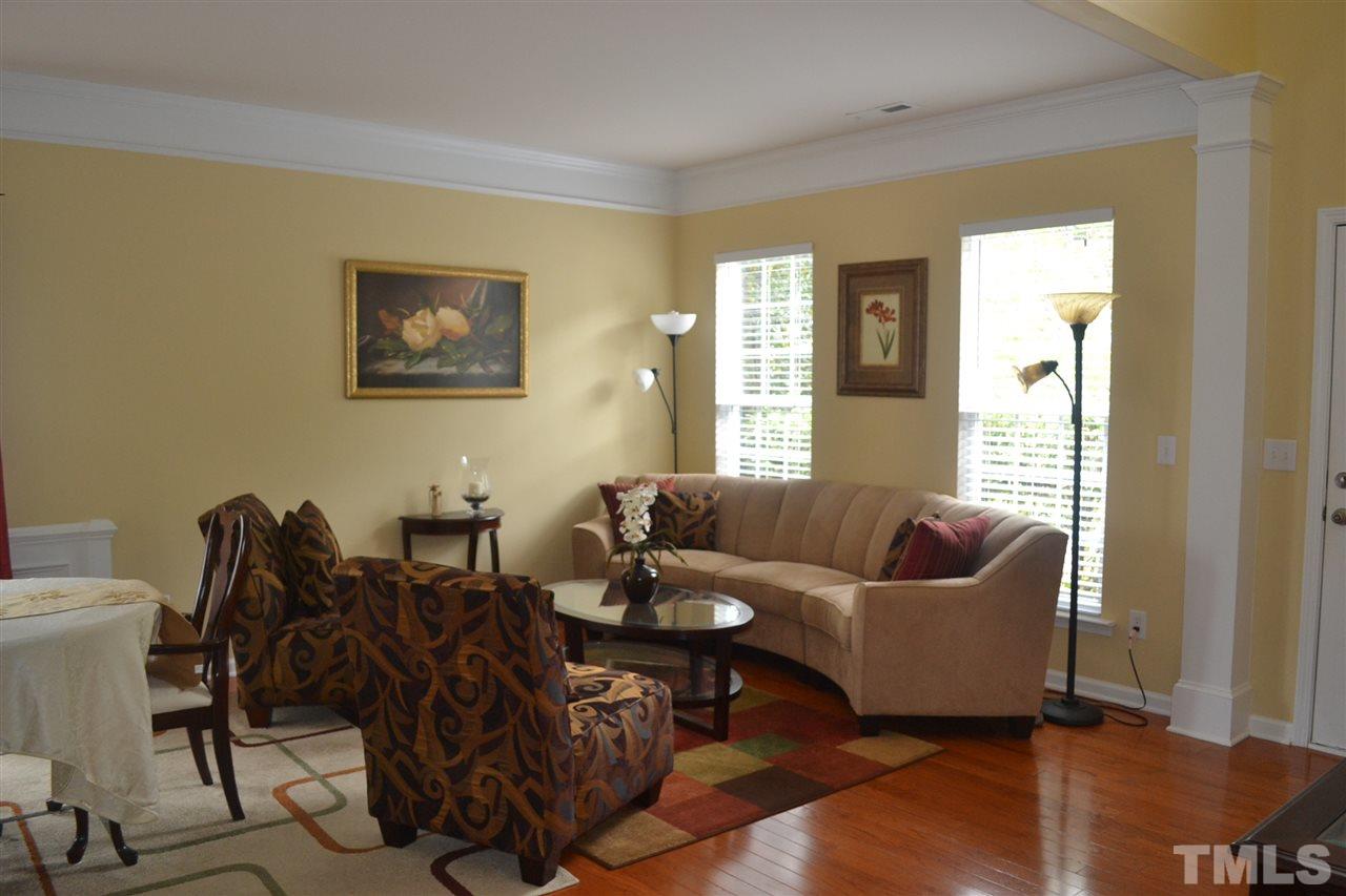 5423 Shaker Heights Lane Raleigh, NC 27613 - Photo 4 of 24 a living room with furniture and a potted plant