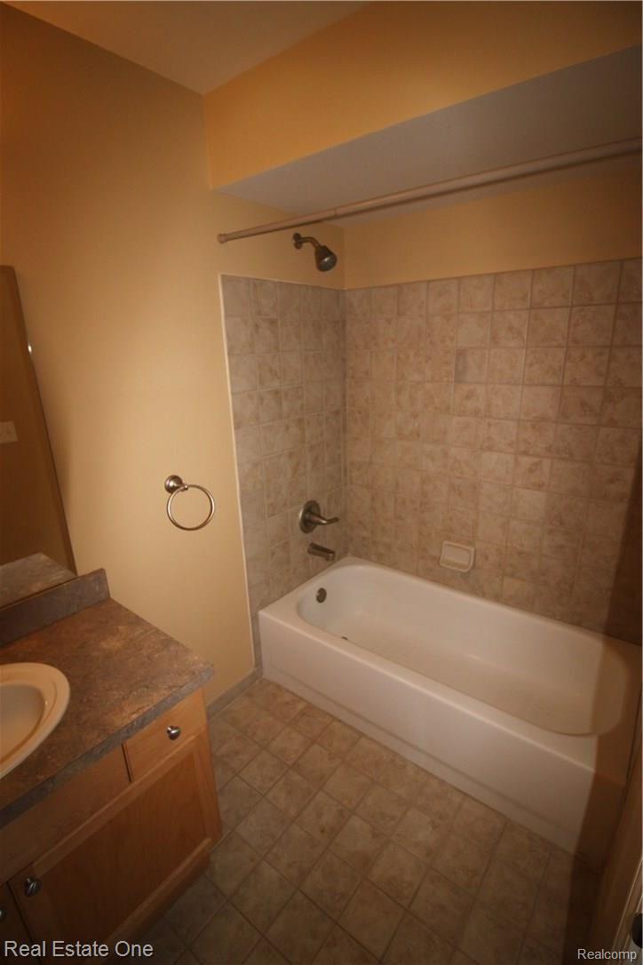 3512 Oakmonte Boulevard Rochester, MI 48306 - Photo 20 of 33 IMG_3033.JPG