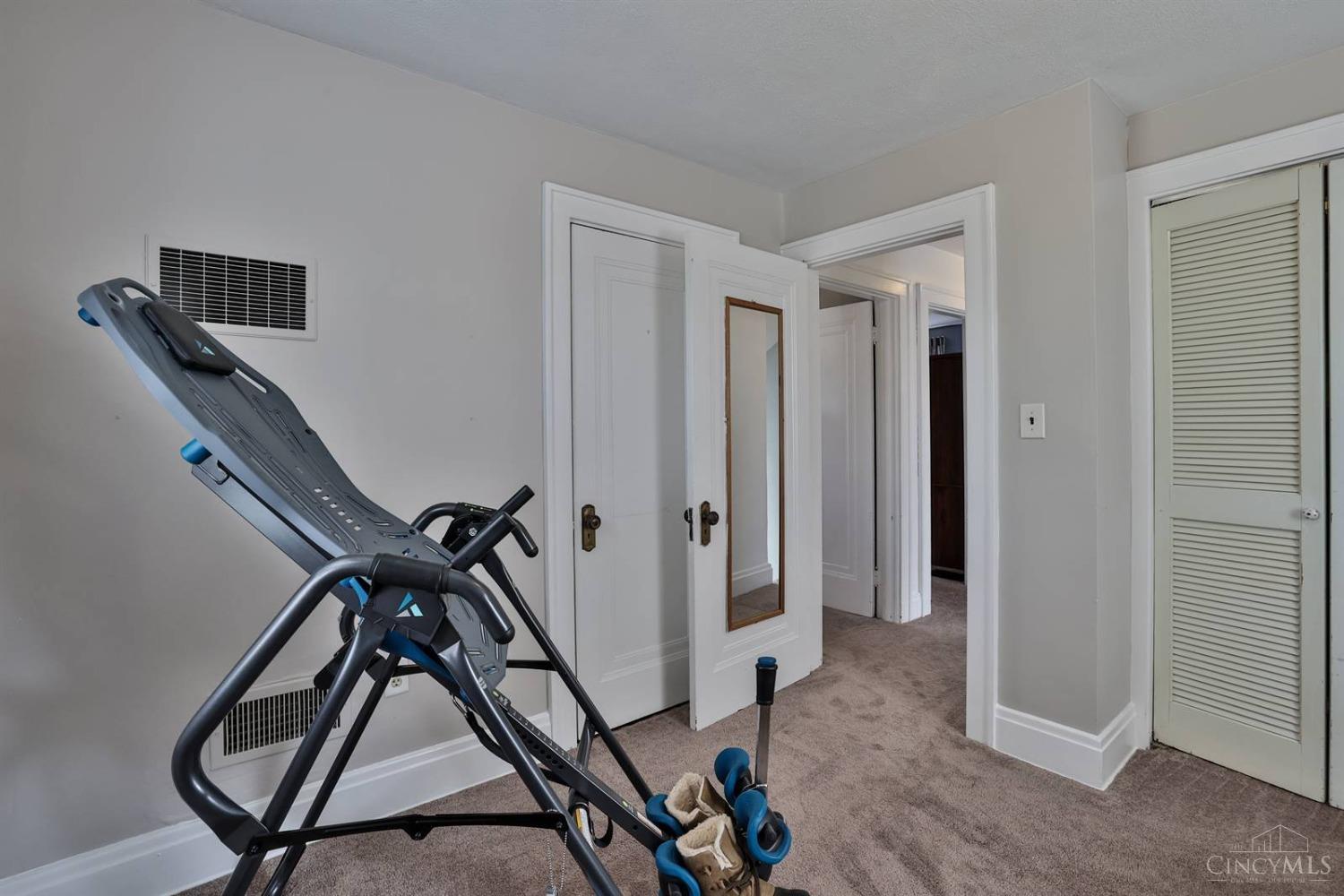 3937 Race Road Cincinnati, OH 45211 - Photo 21 of 33
