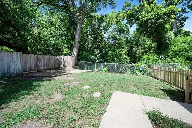 $2,400 | 1029 Ray Andra Drive, DeSoto, TX 75115