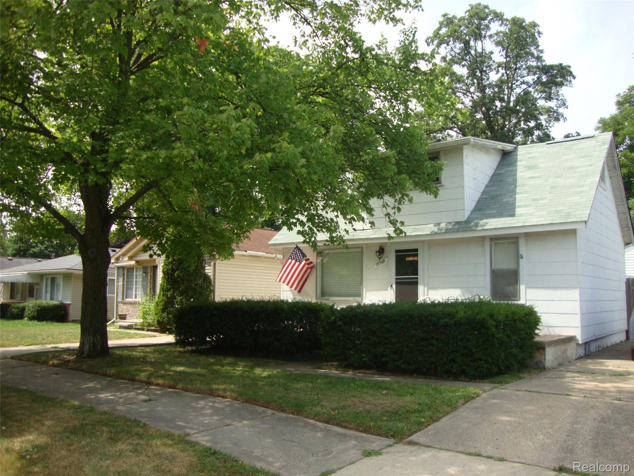 19949 Rensellor Street Livonia, MI 48152 - Photo 16 of 17 084.JPG