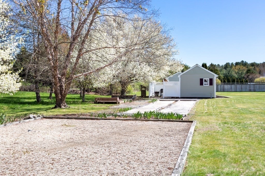 4 Henrys Path Upton, MA 01568 - Photo 9 of 40 Gallery Image 9