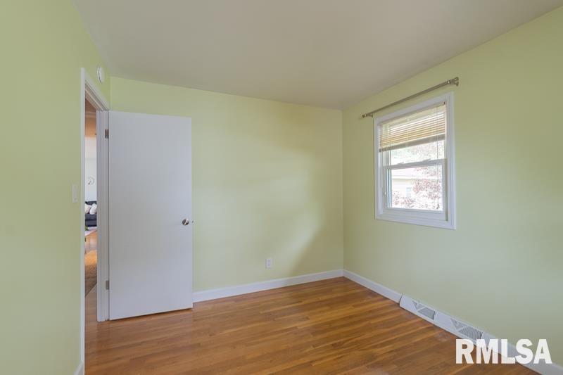 5018 North Ronald Road Peoria, IL 61614 - Photo 12 of 23 Gallery Image 12