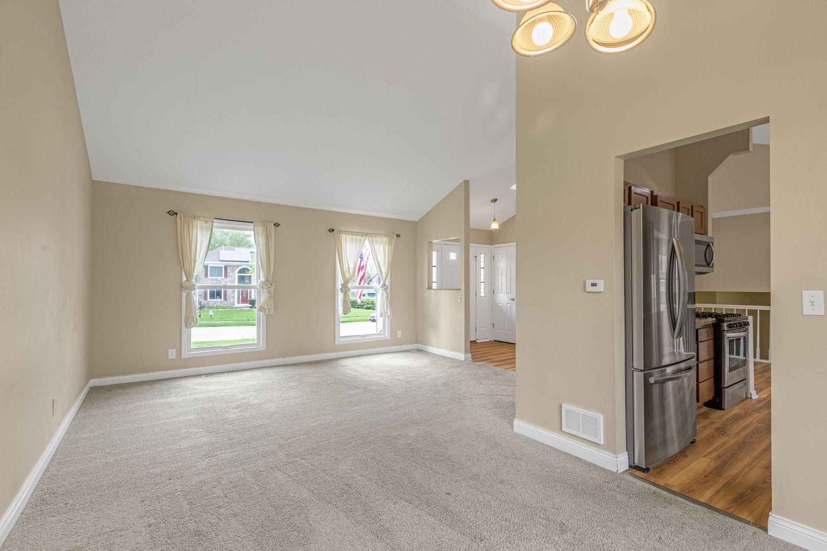 6 Cambridge Court Cary, IL 60013 - Photo 3 of 21