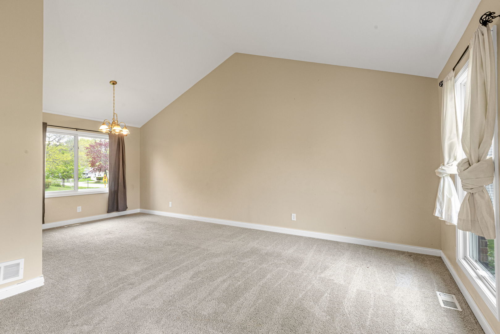 6 Cambridge Court Cary, IL 60013 - Photo 4 of 21