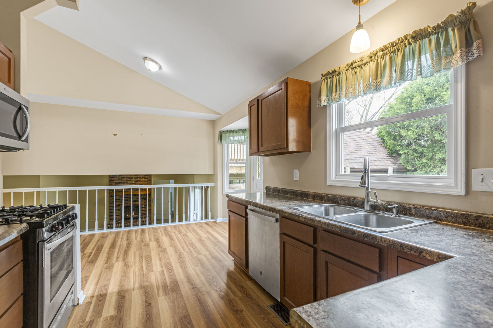 6 Cambridge Court Cary, IL 60013 - Photo 5 of 21