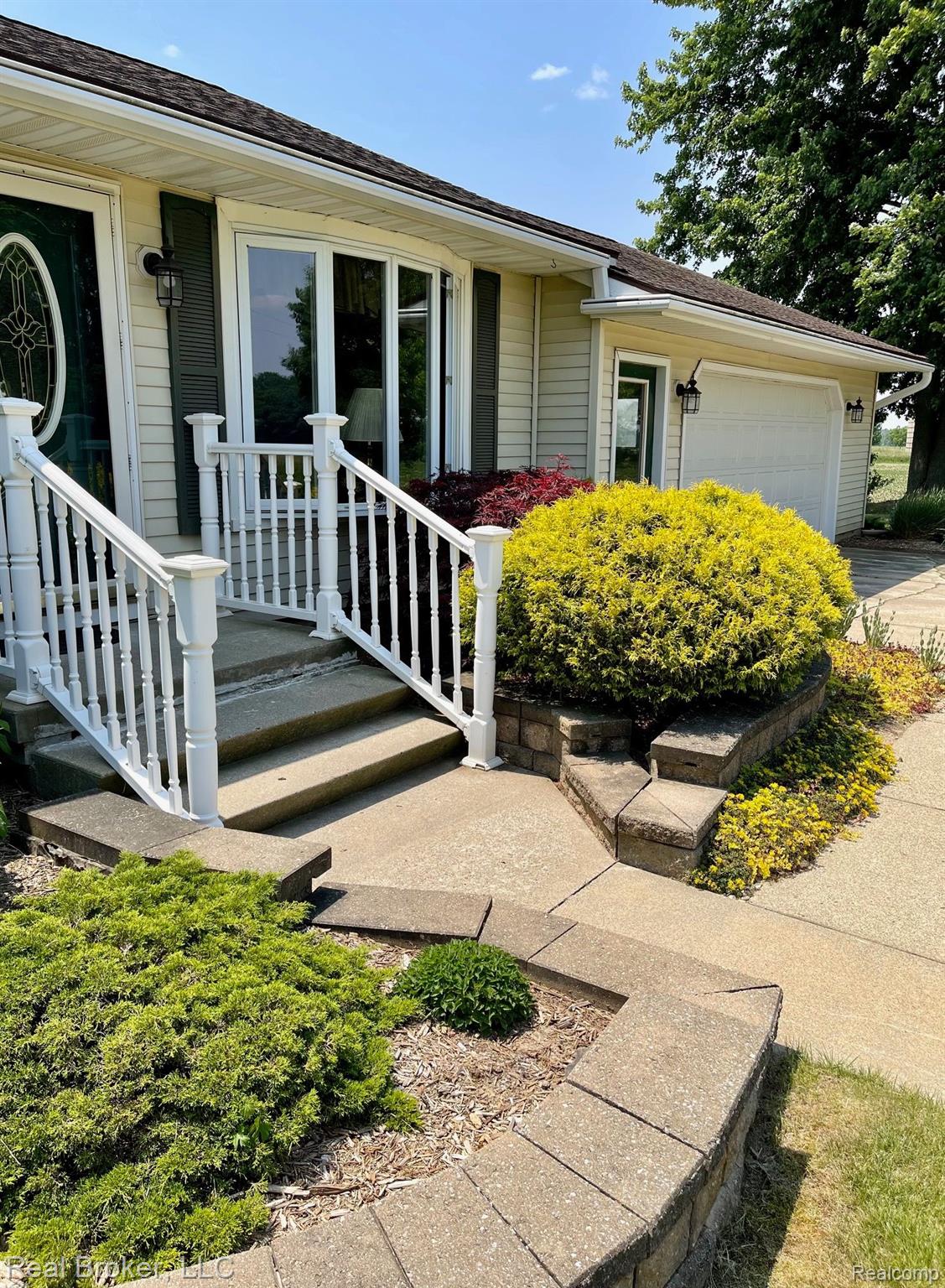 10037 Lahring Road Gaines, MI 48436 - Photo 2 of 38 Wonderful curb appeal!