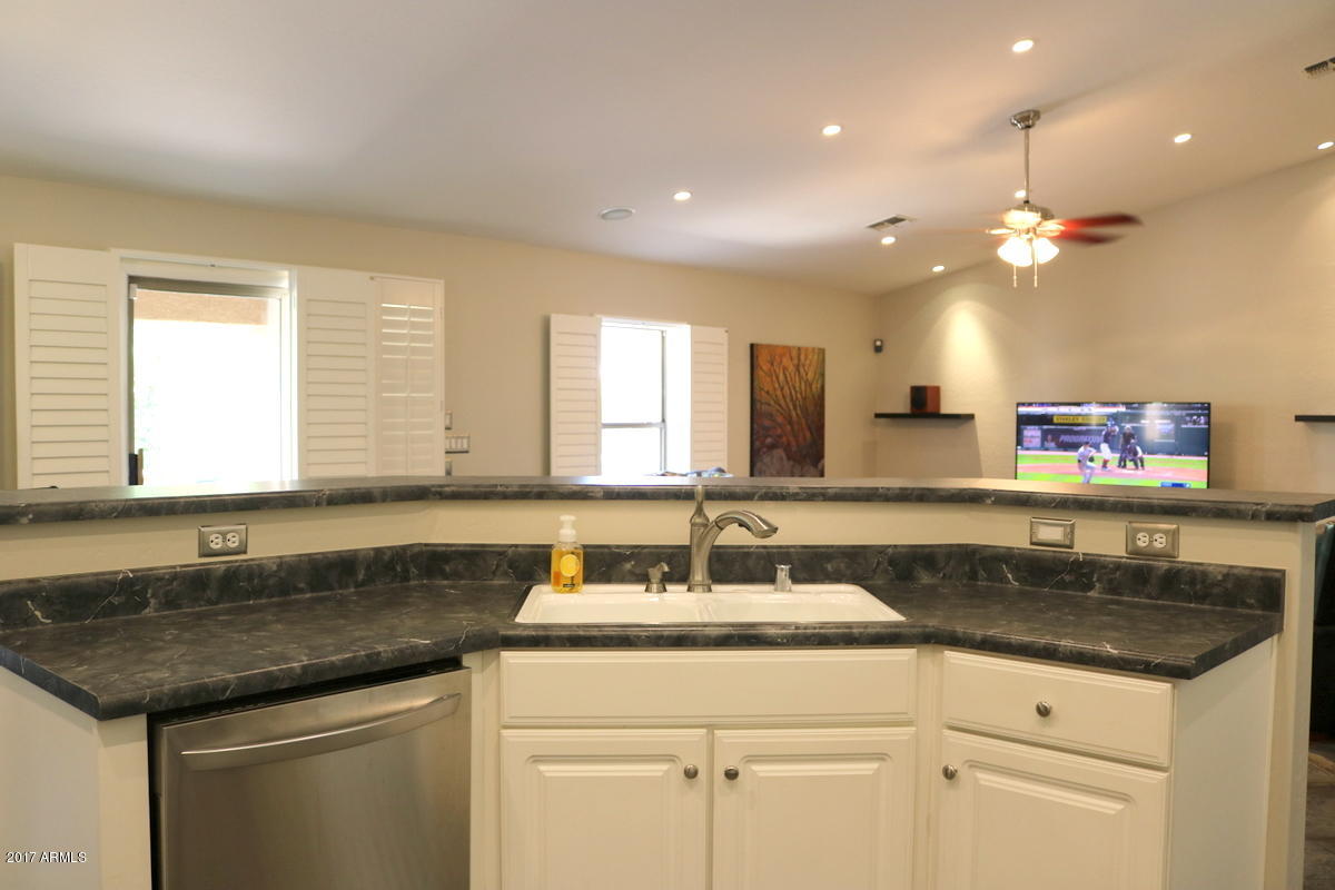 4740 East Sleepy Ranch Road Cave Creek, AZ 85331 - Photo 10 of 50 Large Island
