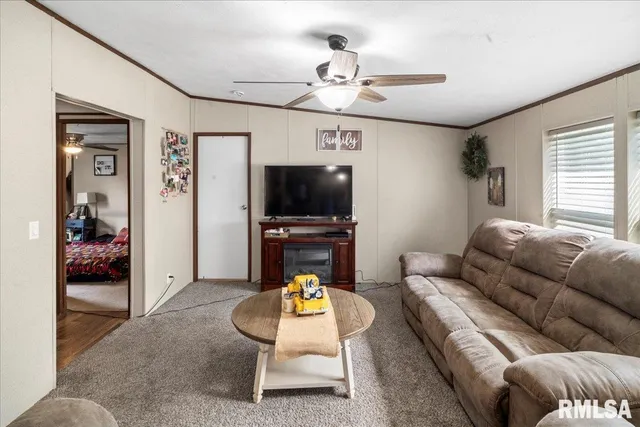 $155,000 | 1006 South Land Street, Harrisburg, IL 62946