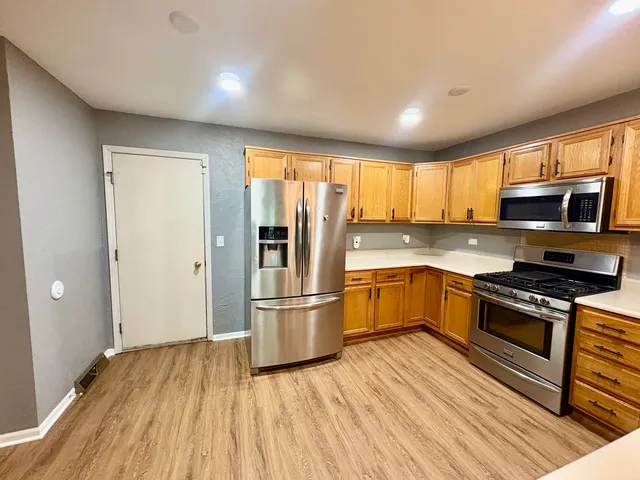 $2,895 | 213 Pamela Drive, Bolingbrook, IL 60440