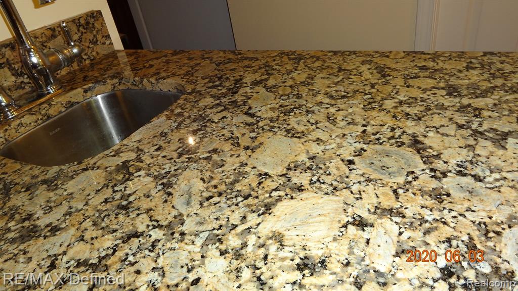 1675 Huntington Park, Unit E Rochester Hills, MI 48309 - Photo 17 of 33