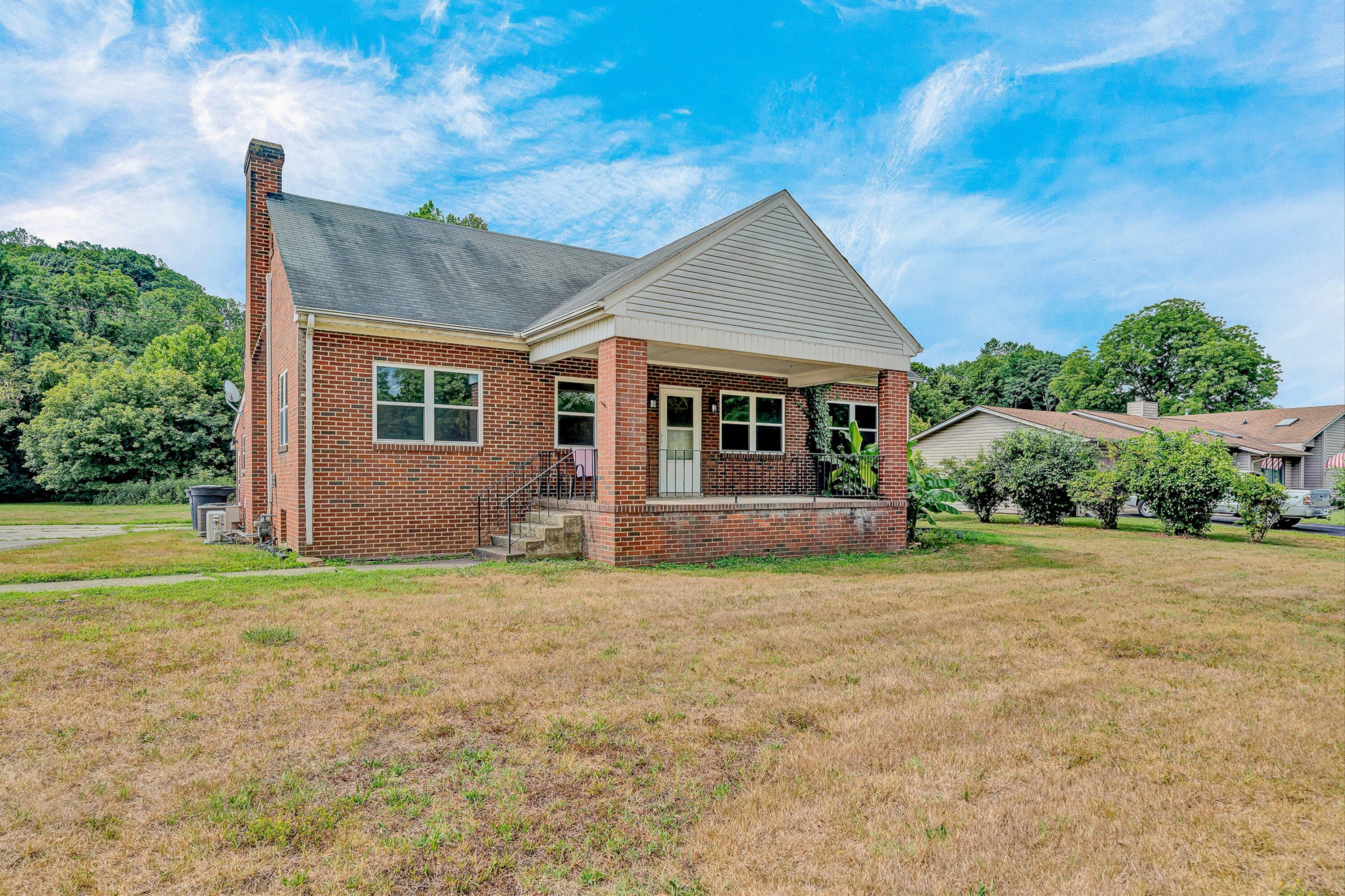 2362 West Riverside Drive Salem, VA 24153 - Photo 3 of 37 03-VM-04611