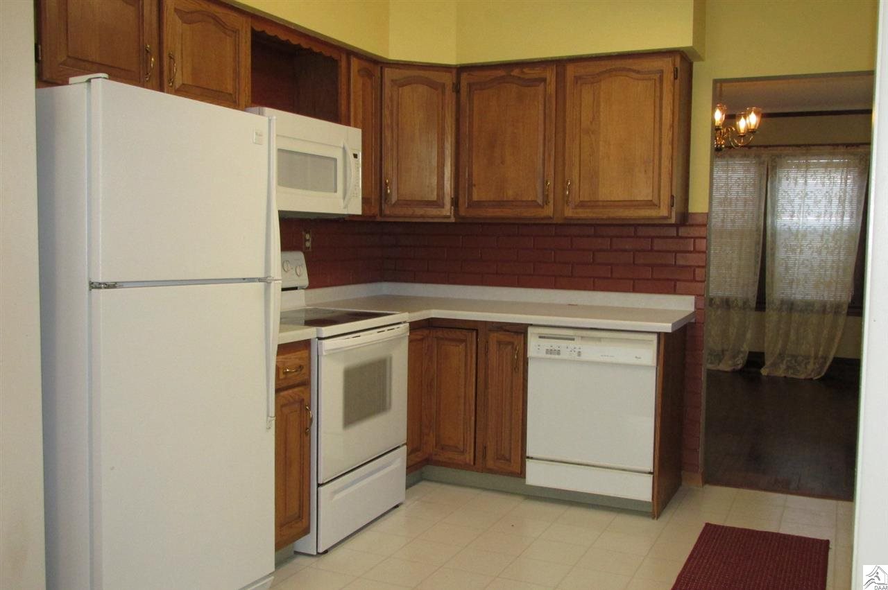 240 West Kent Road Duluth, MN 55812 - Photo 5 of 17 Kitchen