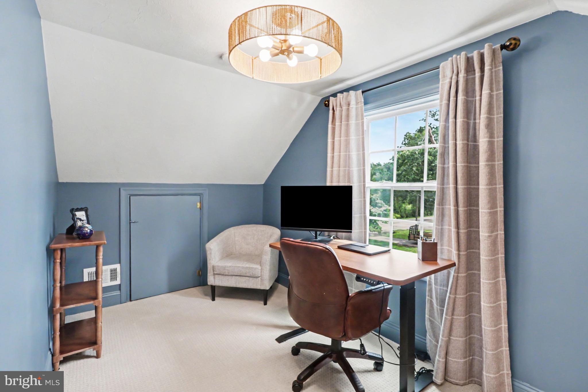 18 Sinclair Road Mechanicsburg, PA 17055 - Photo 26 of 44 2nd floor bedroom/office