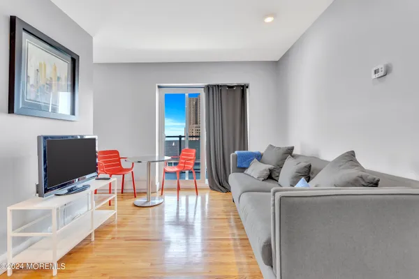 $2,000 | 1706 Park Avenue, Unit 4C, Asbury Park, NJ 07712