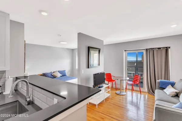 $2,000 | 1706 Park Avenue, Unit 4C, Asbury Park, NJ 07712