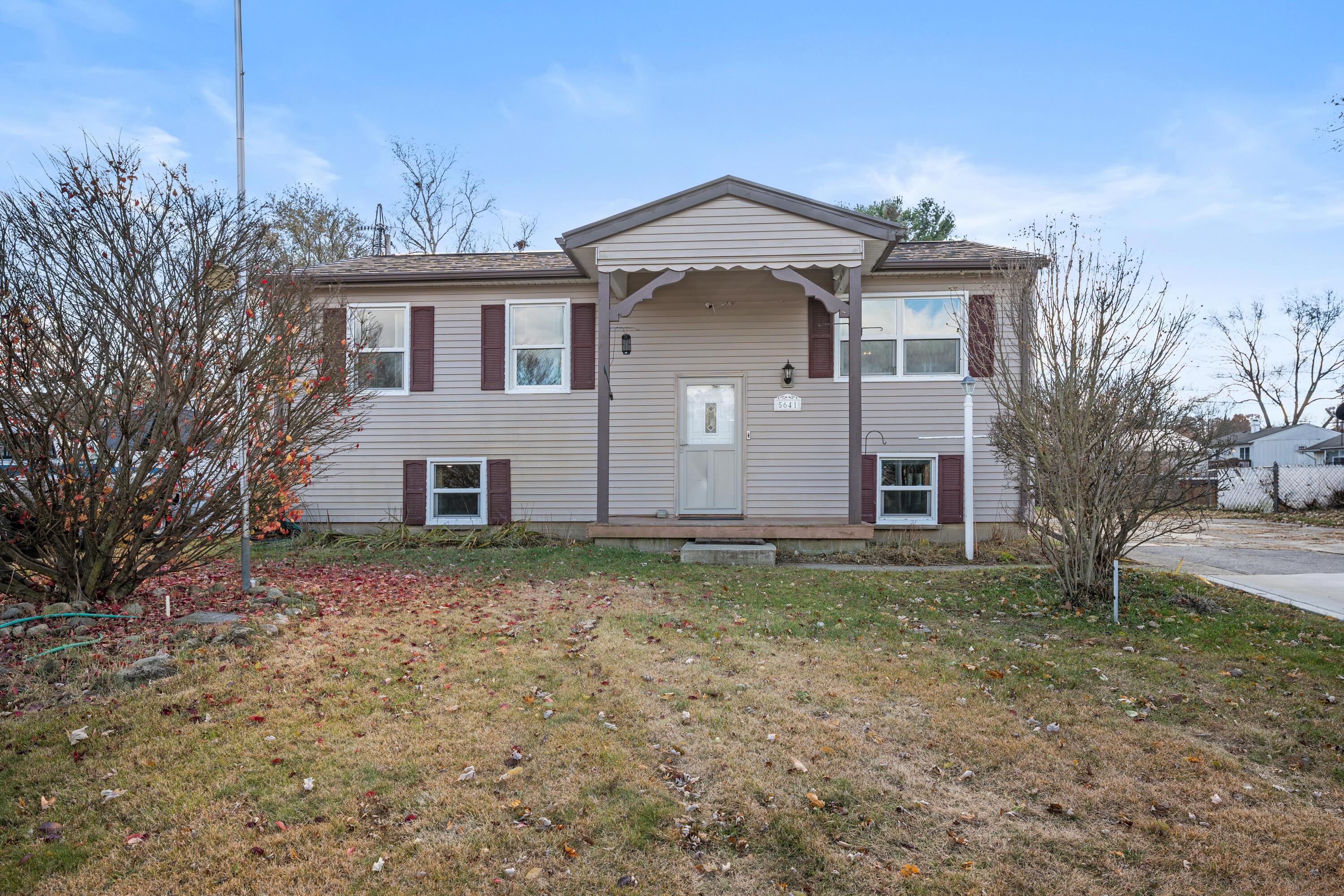 5641 Larch Drive Jackson, MI 49201 - Photo 2 of 33 Exterior - Front 2