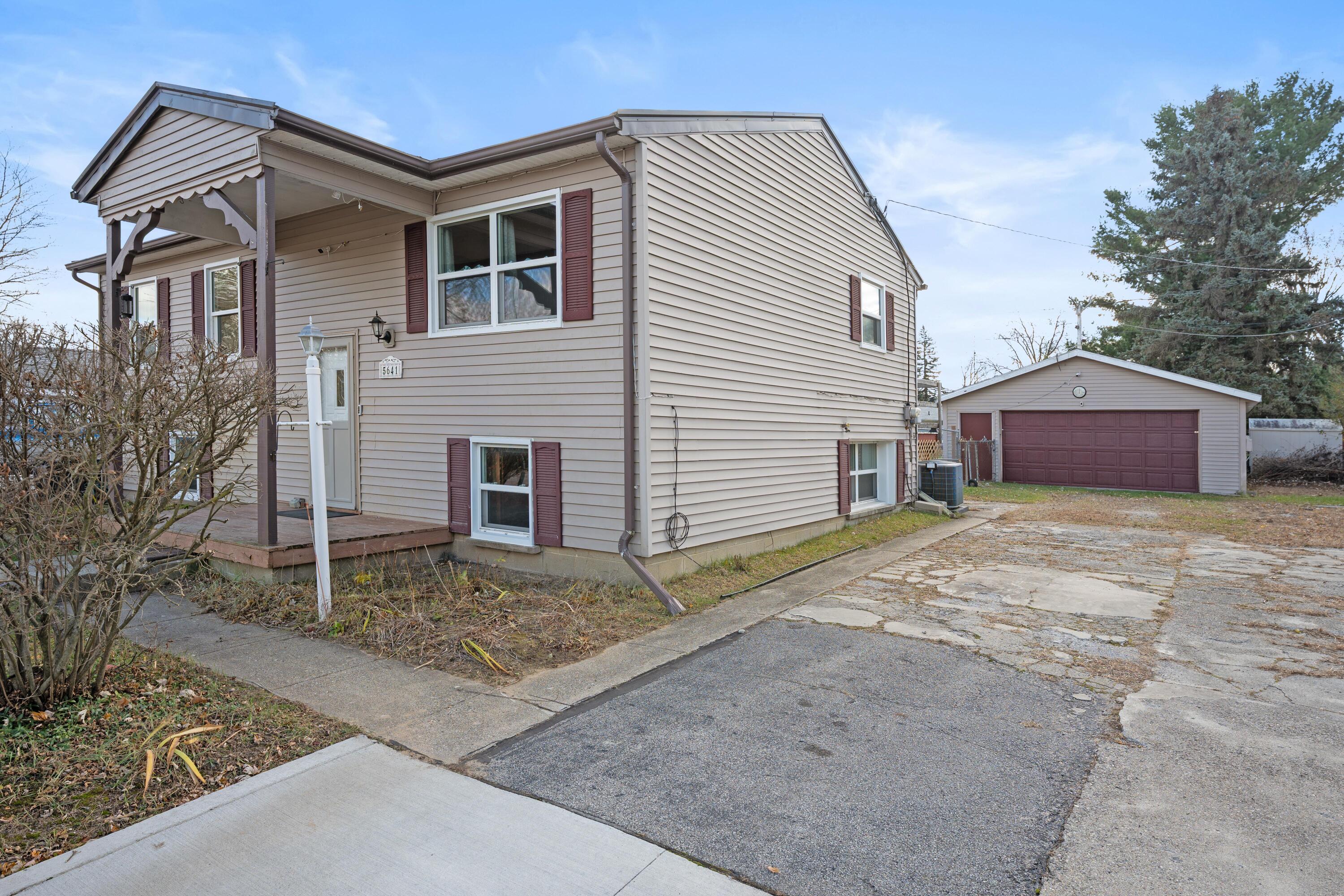 5641 Larch Drive Jackson, MI 49201 - Photo 3 of 33 Exterior - Side