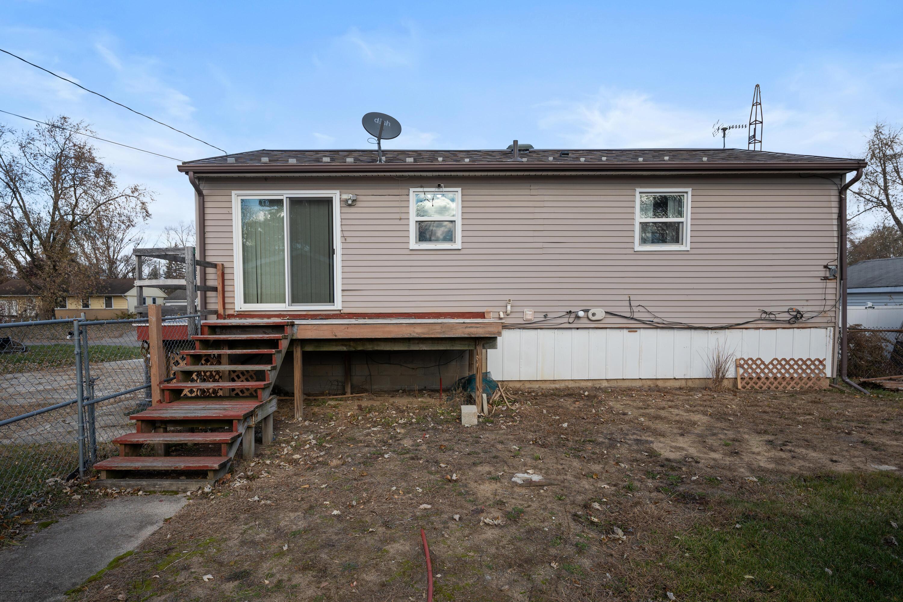 5641 Larch Drive Jackson, MI 49201 - Photo 4 of 33 Exterior - Rear