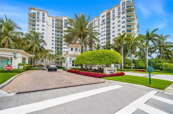 $5,300 | 20000 East Country Club Drive, Unit 311, Aventura, FL 33180
