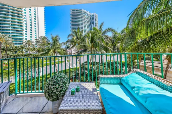 $5,300 | 20000 East Country Club Drive, Unit 311, Aventura, FL 33180