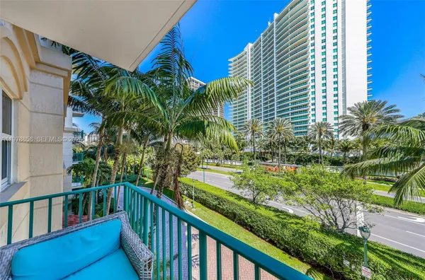 $5,300 | 20000 East Country Club Drive, Unit 311, Aventura, FL 33180