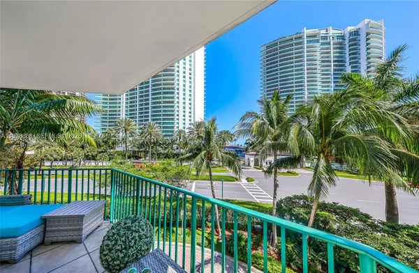 $5,300 | 20000 East Country Club Drive, Unit 311, Aventura, FL 33180