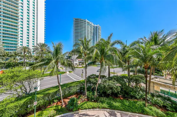 $5,300 | 20000 East Country Club Drive, Unit 311, Aventura, FL 33180