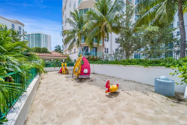 $5,300 | 20000 East Country Club Drive, Unit 311, Aventura, FL 33180