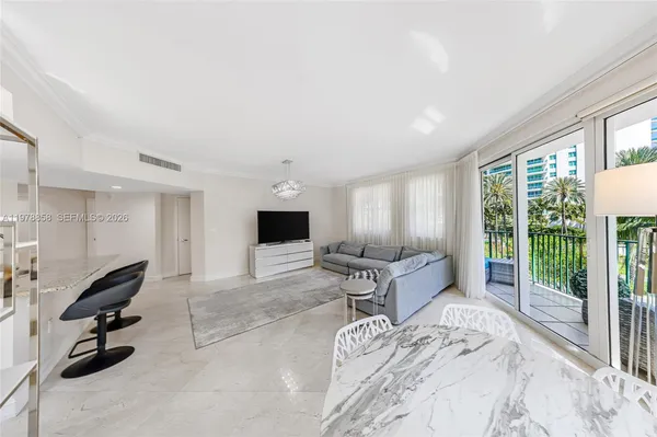 $5,300 | 20000 East Country Club Drive, Unit 311, Aventura, FL 33180