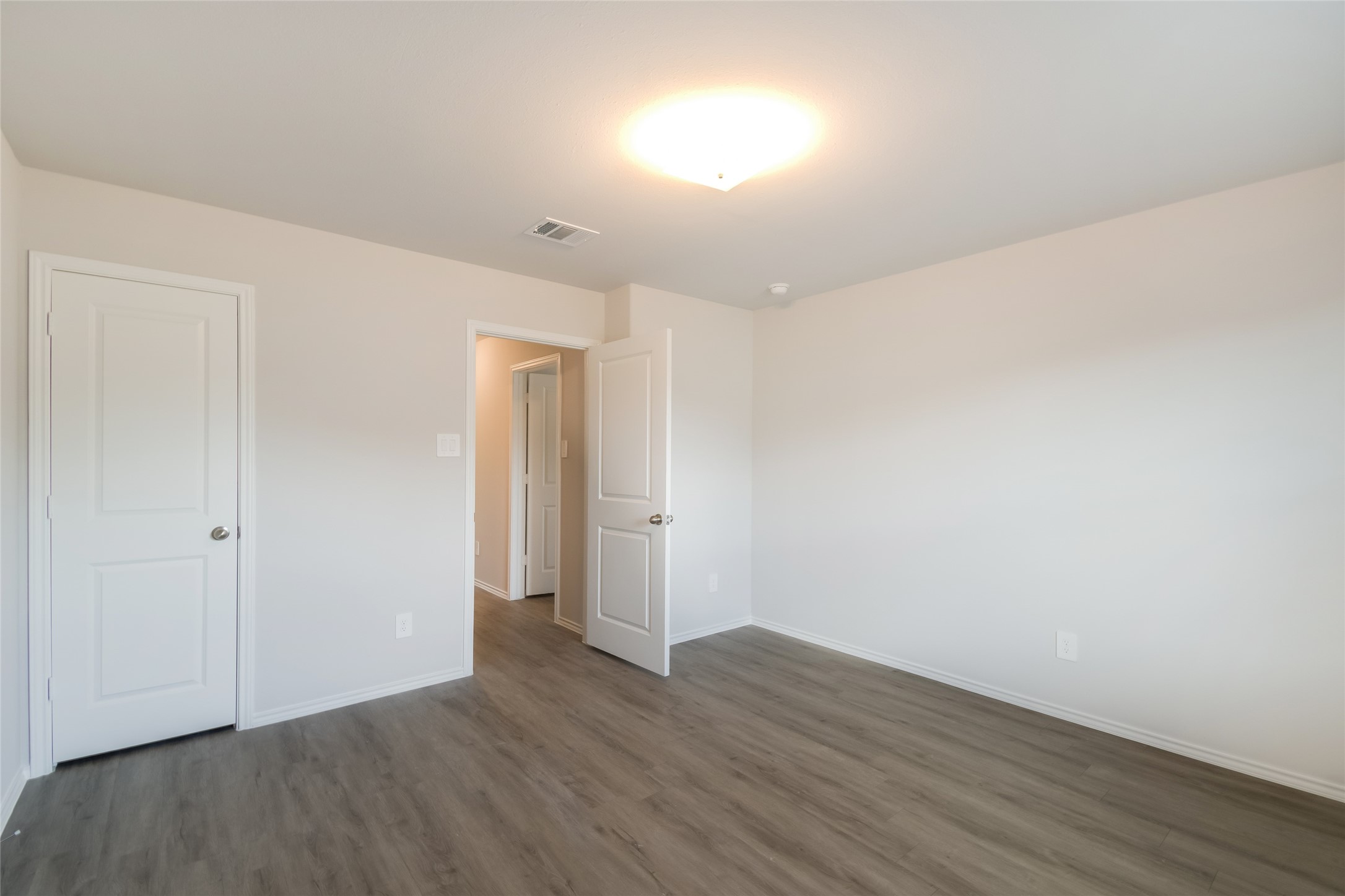 4930 Giant Sequoia Way Spring, TX 77373 - Photo 12 of 16 Photos may be representative of the floor plan and not the exact home. Finishes, layout, and features of the actual property for lease may vary.